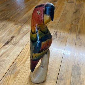 Parrot macaw tropical bird woodcarving